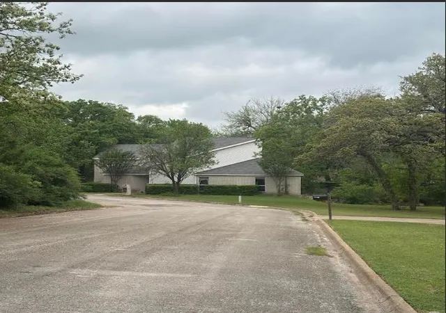 Homes for sale in Bowie, TX | 6 Creekwood Trl, Bowie, TX 76230 | MLS# 21227842