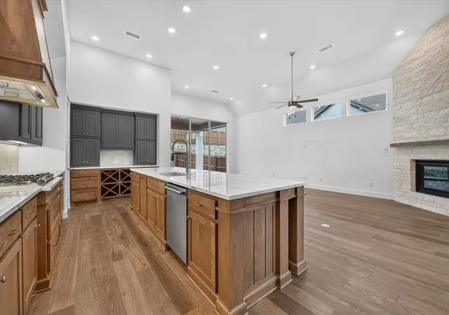 Photo 3 of Single family home for sale at 2532 Yellow Yucca Ln, Aledo, TX 76008 | MLS# 21237051 | Listing updated on 2026-09-25