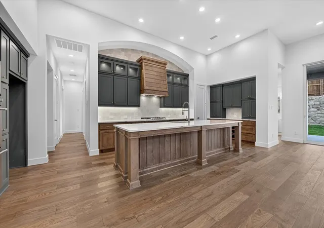 Photo 4 of Single family home for sale at 2532 Yellow Yucca Ln, Aledo, TX 76008 | MLS# 21237051 | Listing updated on 2026-09-25