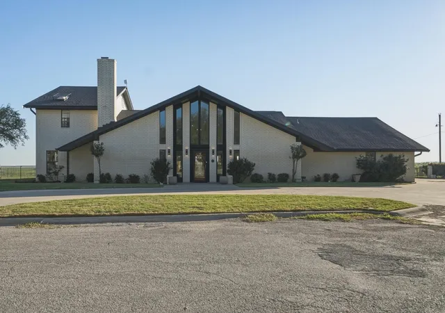 Photo 3 of Single family home for sale at 1505 Hillcrest St, Coleman, TX 76834 | MLS# 21223460 | Listing updated on 2026-09-30