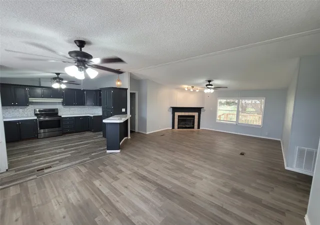 Photo 3 of Manufactured home for sale at 902 Devil's River Dr, Granbury, TX 76048 | MLS# 21238222 | Listing updated on 2026-07-04