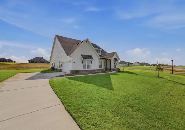 Photo 3 of Single family home for sale at 139 Big Sky Rd, Decatur, TX 76234 | MLS# 21238229 | Listing updated on 2026-09-30