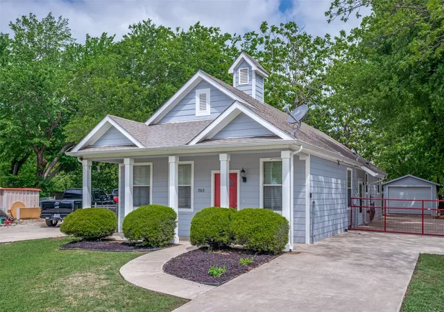 Photo 2 of Sale Pending at 1503 Cherry St, Gainesville, TX 76240 | MLS# 21238268 | Listing updated on 2026-09-22