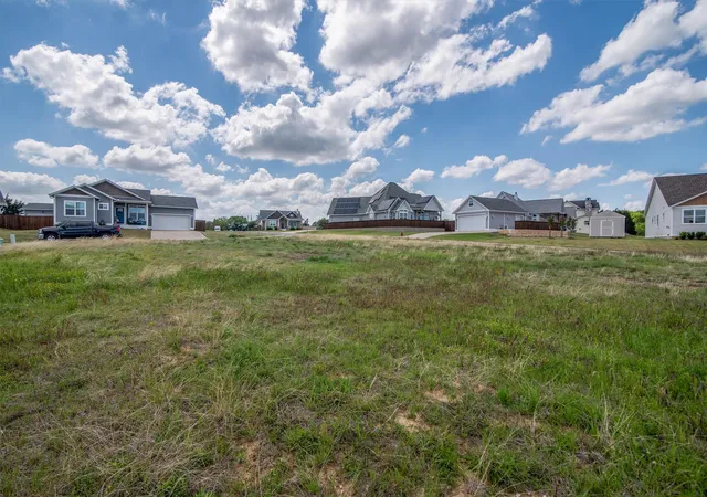 Homes for sale in Pottsboro, TX | 11 Willow Tree Ln, Pottsboro, TX 75076 | MLS# 21237775