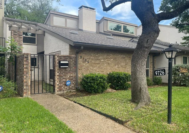 Photo 2 of Townhouse for sale at 9726 Amberton Pkwy, Dallas, TX 75243 | MLS# 21237495 | Listing updated on 2026-08-26
