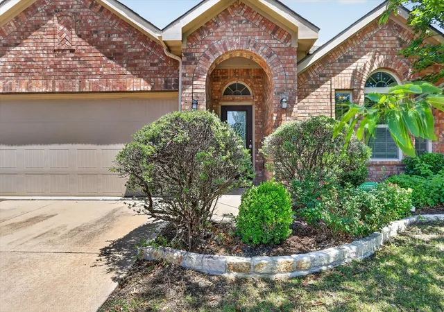 Photo 3 of Sale Pending at 11913 Saint Croix Dr, Frisco, TX 75036 | MLS# 21224445 | Listing updated on 2026-08-26