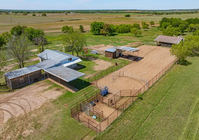Homes for sale in De Leon, TX | 1301 County Road 440, De Leon, TX 76444 | MLS# 21232137