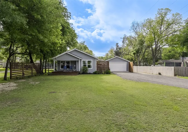 Photo 2 of Single family home for sale at 108 Westvue St, Terrell, TX 75160 | MLS# 21237187 | Listing updated on 2026-09-19