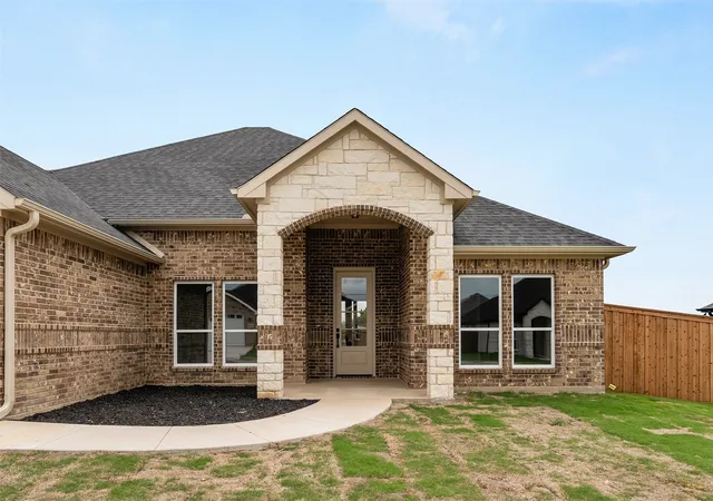 Photo 2 of Single family home for sale at 507 Limestone Cir, Mabank, TX 75147 | MLS# 21238450 | Listing updated on 2026-09-27