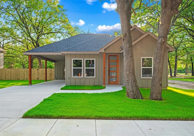 Photo 1 of Single family home for sale at 123 Seagrove Ln, Quinlan, TX 75474 | MLS# 21210780 | Listing updated on 2026-08-26