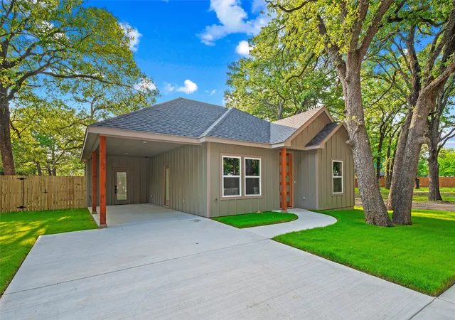 Photo 3 of Single family home for sale at 123 Seagrove Ln, Quinlan, TX 75474 | MLS# 21210780 | Listing updated on 2026-08-26