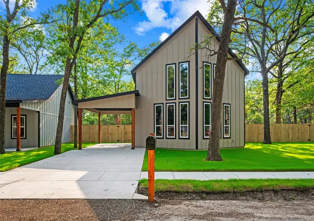 Photo 1 of Single family home for sale at 199 Seagrove Ln, Quinlan, TX 75474 | MLS# 21210718 | Listing updated on 2026-08-26
