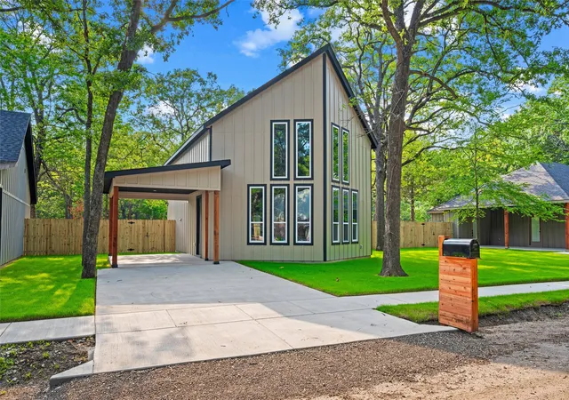 Photo 2 of Single family home for sale at 199 Seagrove Ln, Quinlan, TX 75474 | MLS# 21210718 | Listing updated on 2026-08-26