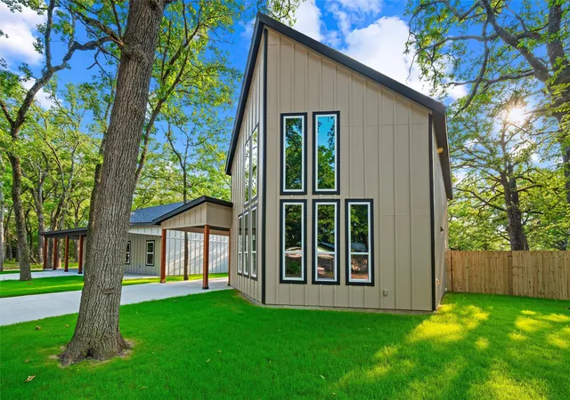 Photo 3 of Single family home for sale at 199 Seagrove Ln, Quinlan, TX 75474 | MLS# 21210718 | Listing updated on 2026-08-26
