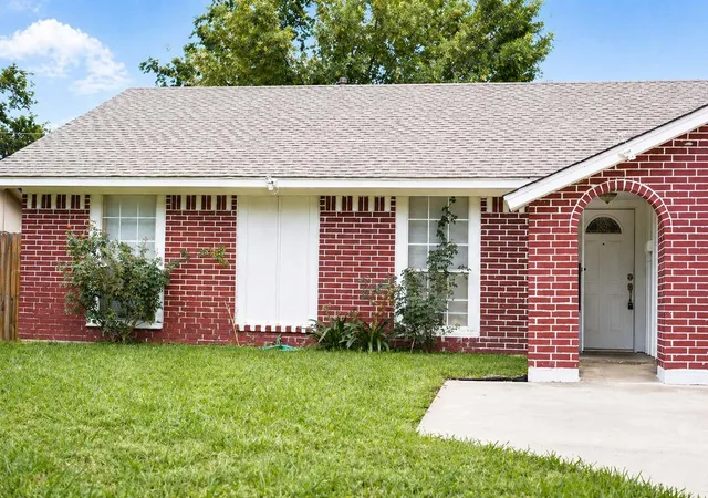 Photo 2 of Single family home for sale at 420 Price Dr, Lewisville, TX 75067 | MLS# 21238482 | Listing updated on 2026-08-21