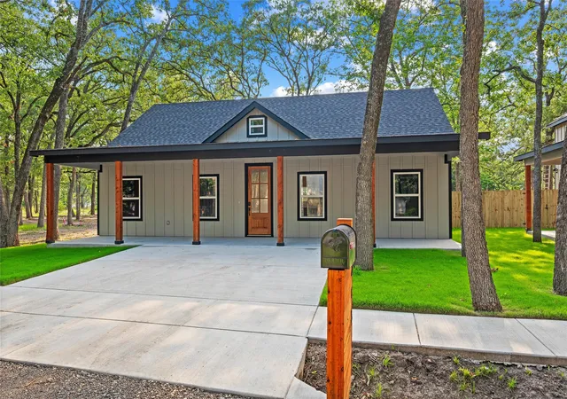 Photo 2 of Single family home for sale at 203 Seagrove Ln, Quinlan, TX 75474 | MLS# 21210379 | Listing updated on 2026-08-26