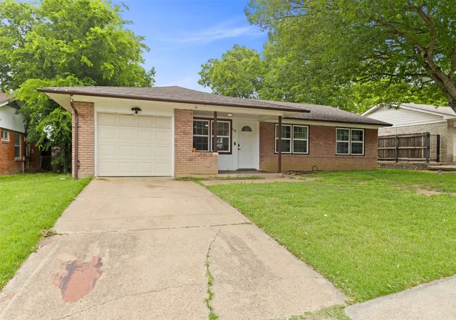 1st image of 434 W Phillips Ct, Grand Prairie, TX 75051 | MLS# 21237997