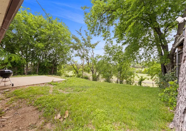 21st image of 434 W Phillips Ct, Grand Prairie, TX 75051 | MLS# 21237997