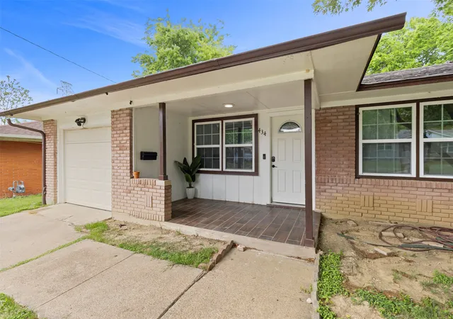 3rd image of 434 W Phillips Ct, Grand Prairie, TX 75051 | MLS# 21237997