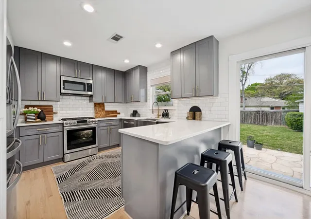 2nd image of 10521 Evangeline Wy, Dallas, TX 75218 | MLS# 21237152