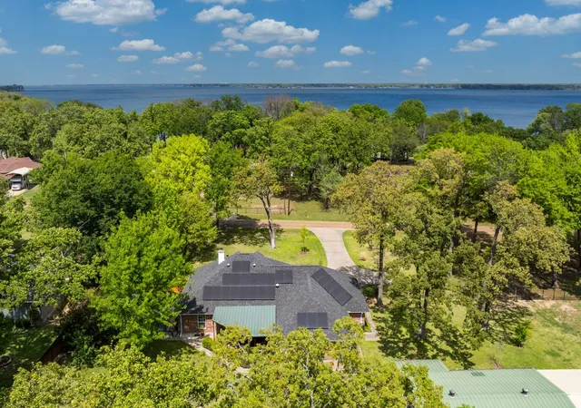 Photo 3 of Single family home for sale at 108 Forehand Dr, Trinidad, TX 75163 | MLS# 21129904 | Listing updated on 2026-09-28