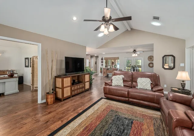 Photo 3 of Single family home for sale at 108 Forehand Dr, Trinidad, TX 75163 | MLS# 21129904 | Listing updated on 2026-09-28