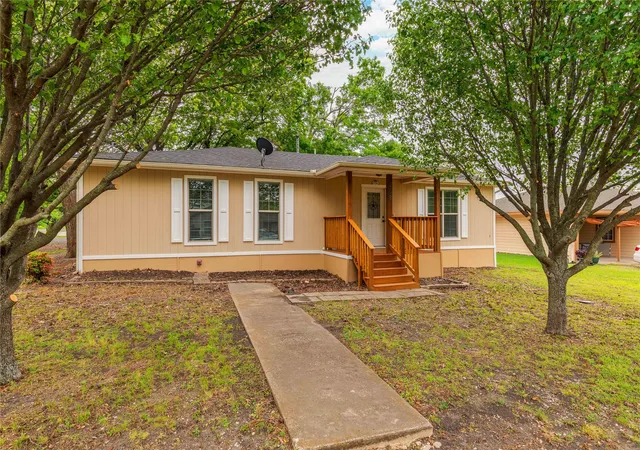 Homes for sale in Van Alstyne, TX | 209 W Houston Ln, Van Alstyne, TX 75495 | MLS# 21237476