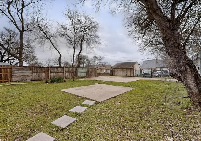 29th image of 812 Centre St, Dallas, TX 75208 | MLS# 21222328