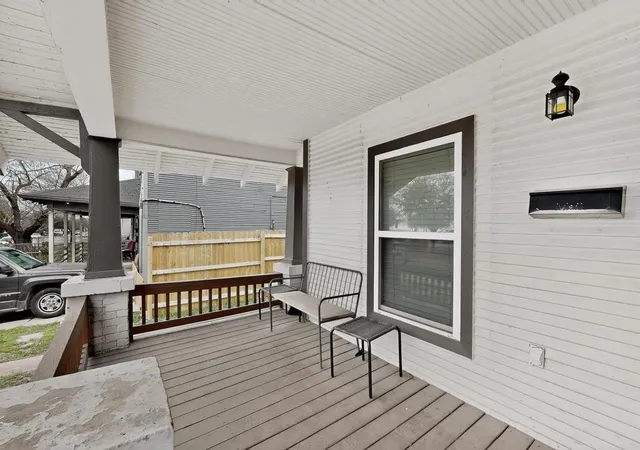 3rd image of 812 Centre St, Dallas, TX 75208 | MLS# 21222328