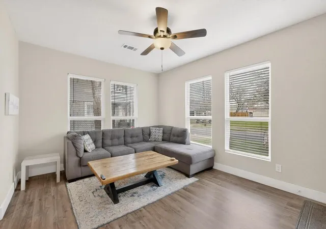 4th image of 812 Centre St, Dallas, TX 75208 | MLS# 21222328