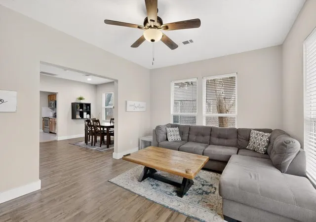 5th image of 812 Centre St, Dallas, TX 75208 | MLS# 21222328