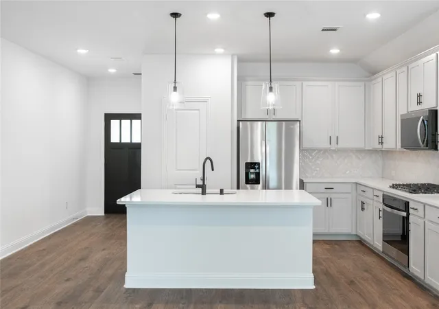 Photo 3 of Sale Pending at 3754 Lupine Trl, Venus, TX 76084 | MLS# 21238696 | Listing updated on 2026-08-22
