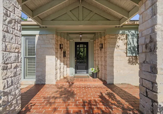 Photo 3 of Single family home for sale at 1420 S Donnybrook Ave, Tyler, TX 75701 | MLS# 21235966 | Listing updated on 2026-07-11