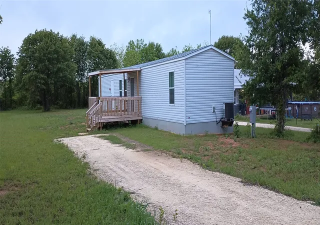 Photo 3 of Manufactured home for sale at 6102 S Lakeside Hills Ct, Granbury, TX 76048 | MLS# 21238703 | Listing updated on 2026-09-30