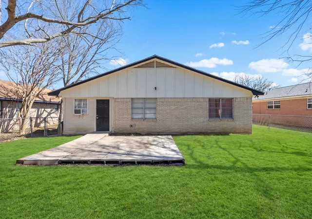 Photo 1 of Single family home for sale at 605 N Florence St, Grand Saline, TX 75140 | MLS# 21238766 | Listing updated on 2026-09-17