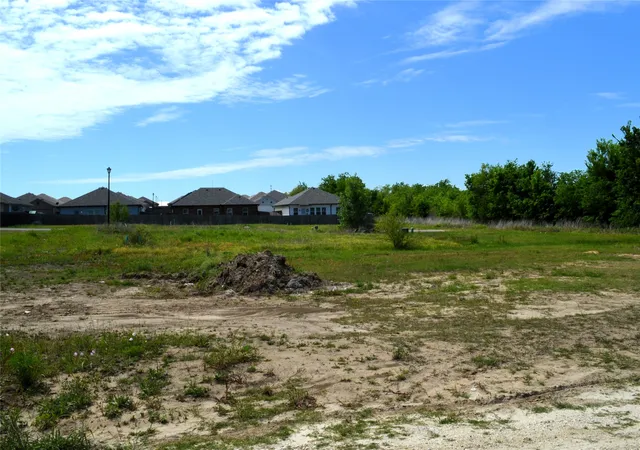 Photo 2 of Land for sale at 313 Paschall Blvd, Mabank, TX 75147 | MLS# 21238795 | Listing updated on 2026-10-03