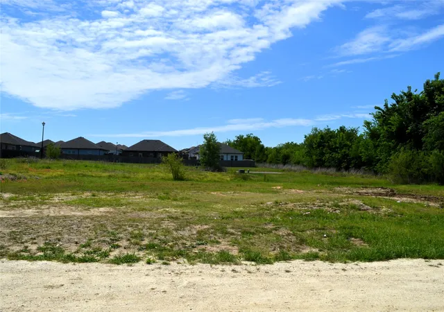 Photo 2 of Land for sale at 315 Paschall Blvd, Mabank, TX 75147 | MLS# 21238827 | Listing updated on 2026-10-03