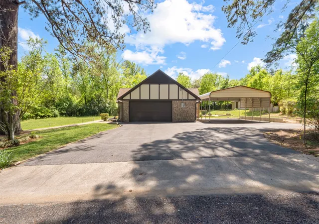 Photo 4 of Sale Pending at 2801 Florence St, Kilgore, TX 75662 | MLS# 21238252 | Listing updated on 2026-07-14