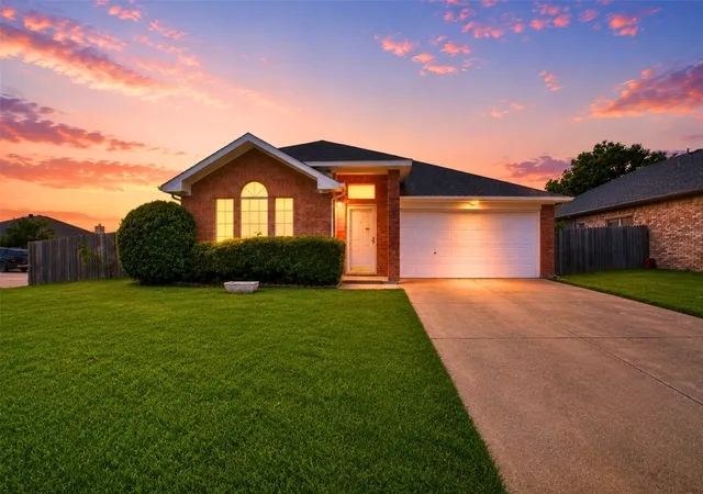 Photo 2 of Single family home for sale at 1201 Rye Glen Dr, Midlothian, TX 76065 | MLS# 21238084 | Listing updated on 2026-08-21