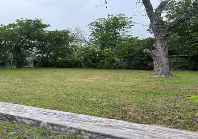 Photo 3 of Single family home for sale at 2300 Lyle Ave, Waco, TX 76708 | MLS# 21238010 | Listing updated on 2026-09-25