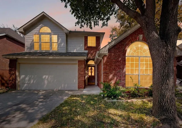 Homes for sale in Irving, TX | 200 Morning Star Ct, Irving, TX 75063 | MLS# 21211259