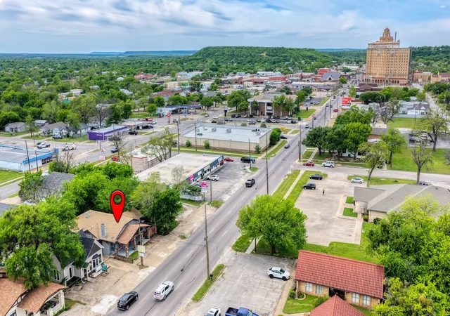 Photo 1 of Single family home for sale at 900 E Hubbard St, Mineral Wells, TX 76067 | MLS# 21231886 | Listing updated on 2026-08-17