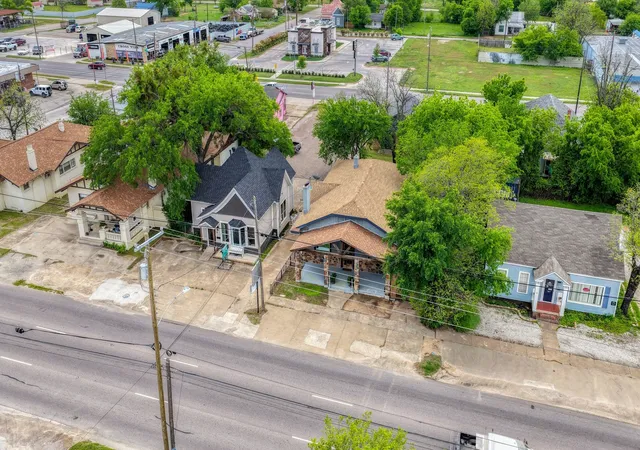 Photo 3 of Single family home for sale at 900 E Hubbard St, Mineral Wells, TX 76067 | MLS# 21231886 | Listing updated on 2026-10-04