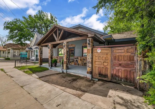 Photo 4 of Single family home for sale at 900 E Hubbard St, Mineral Wells, TX 76067 | MLS# 21231886 | Listing updated on 2026-10-04