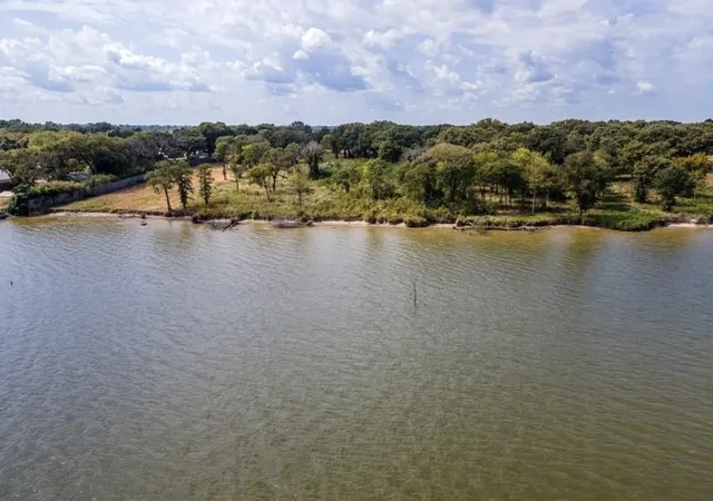 2nd image of 8967 Southern Shore Ct, Kemp, TX 75143 | MLS# 21239122