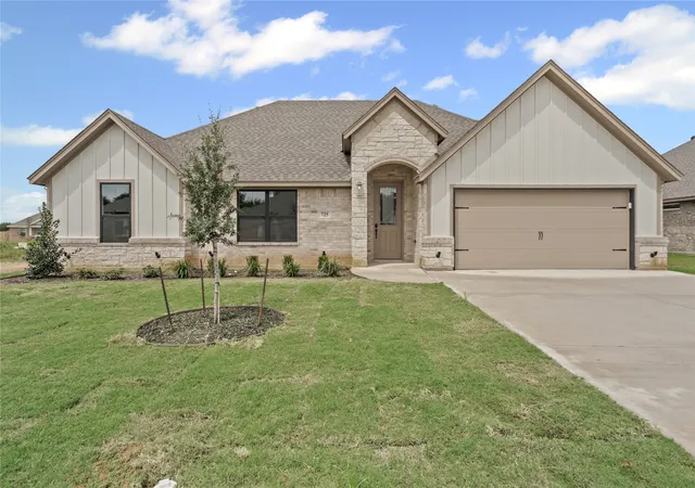 Homes for sale in Springtown, TX | 725 Jameson St, Springtown, TX 76082 | MLS# 21238170