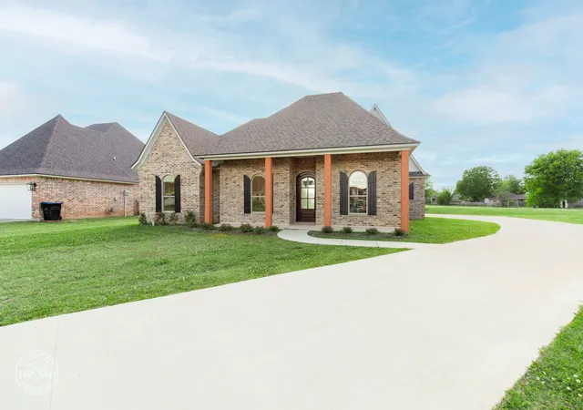 Homes for sale in Benton, LA | 319 Newport, Benton, LA 71006 | MLS# 21239205