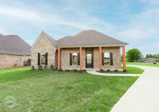 Homes for sale in Benton, LA | 319 Newport, Benton, LA 71006 | MLS# 21239205