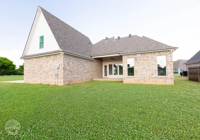 Homes for sale in Benton, LA | 319 Newport, Benton, LA 71006 | MLS# 21239205