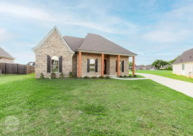 Homes for sale in Benton, LA | 319 Newport, Benton, LA 71006 | MLS# 21239205